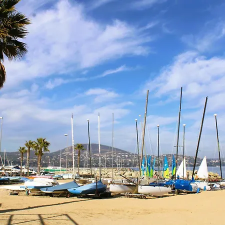 Gasni - Appt T2 Climatise Avec Piscine Et Acces Golfe De St Tropez Daire